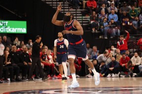 九游体育官方入口哈登迎来二十赛季高光表现，快船球迷沸腾！的简单介绍