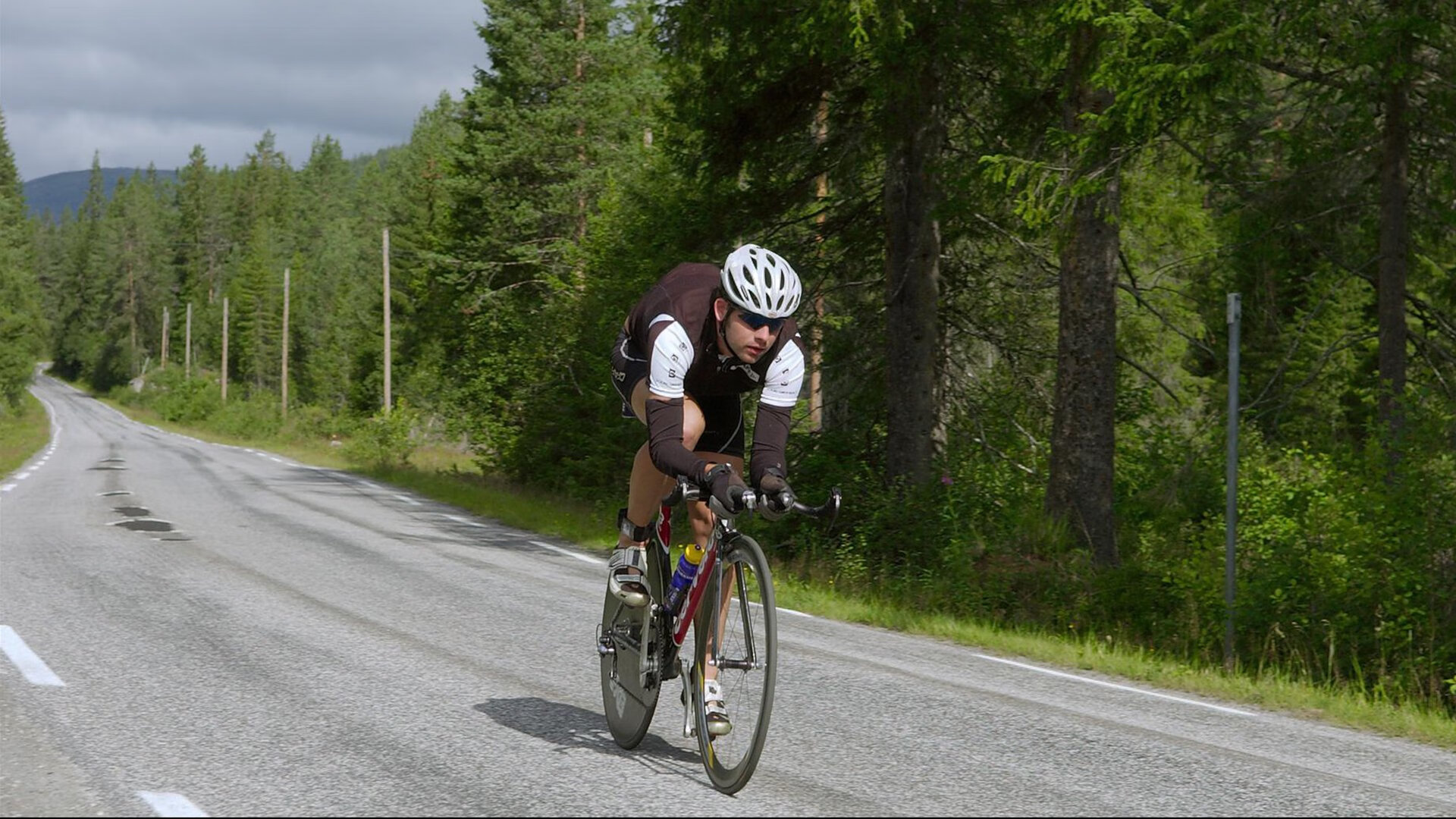字母哥遭遇十二持续失利,西班牙队教练压力巨大!赛场气氛高涨