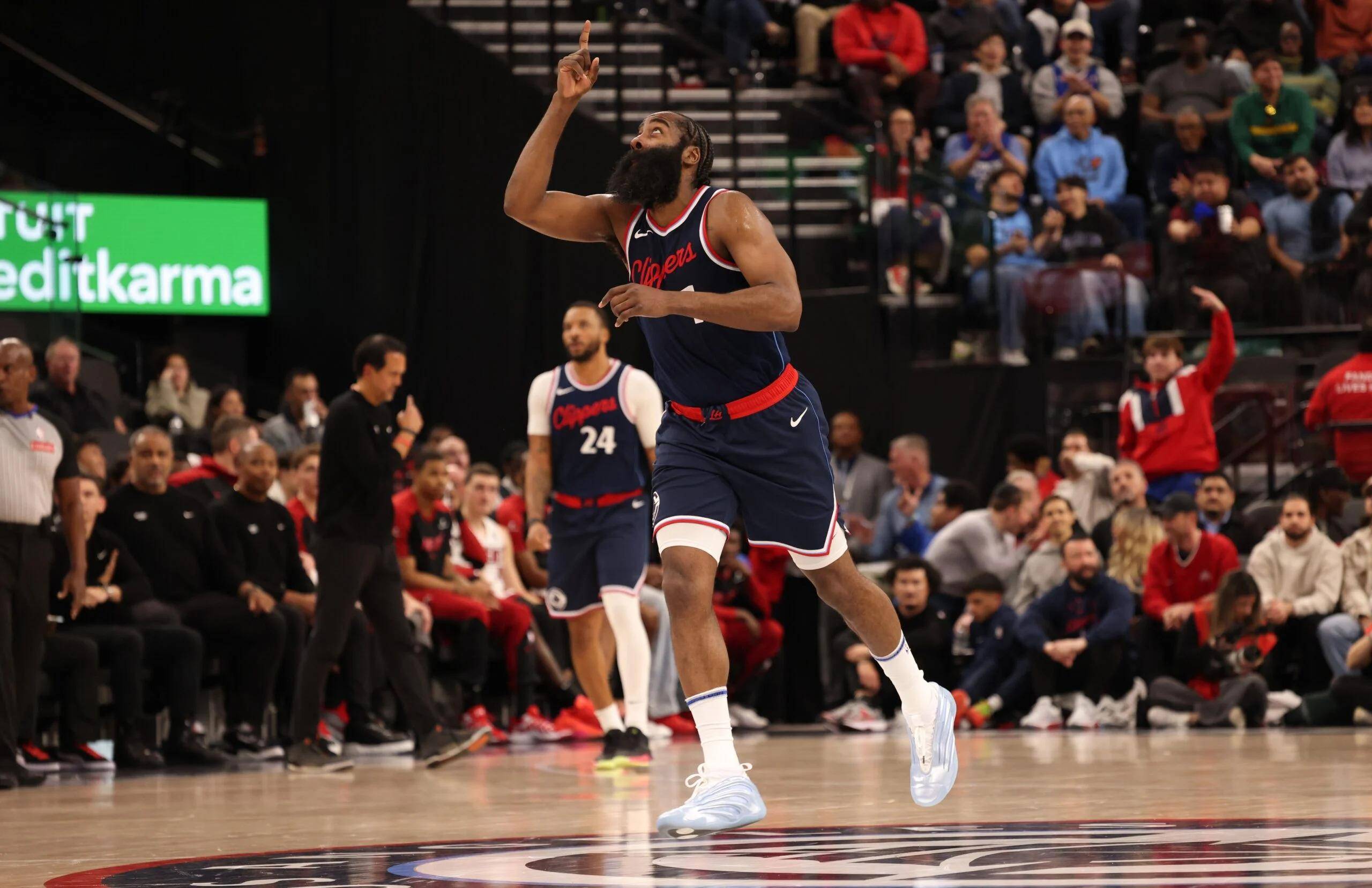 哈登迎来二十赛季高光表现，快船球迷沸腾！的简单介绍